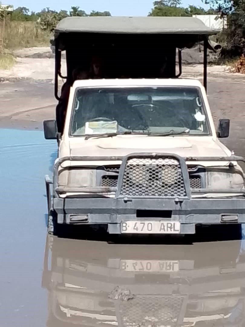 Tataaza safari vehicle crossing water